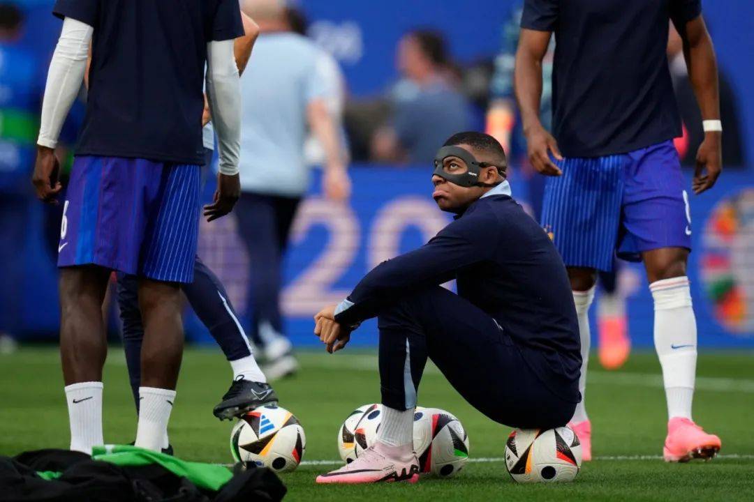 尼斯球迷声讨球队表现,要求施压主帅的简单介绍 尼斯球迷声讨球队表现,要求施压主帅的简单介绍